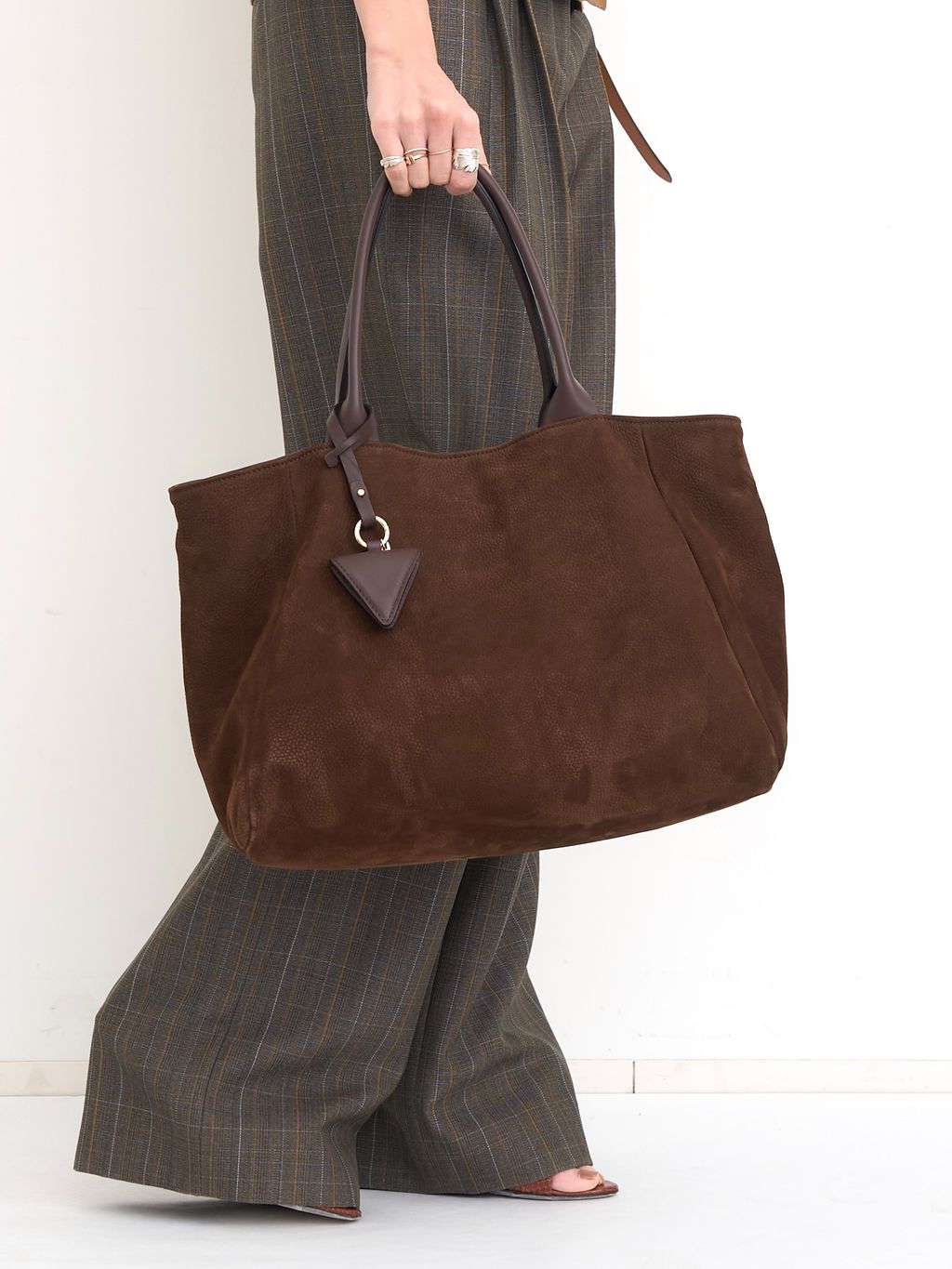 BASIC V-NECK CARDIGANのコーディネートスナップ（BUYER.N）｜L