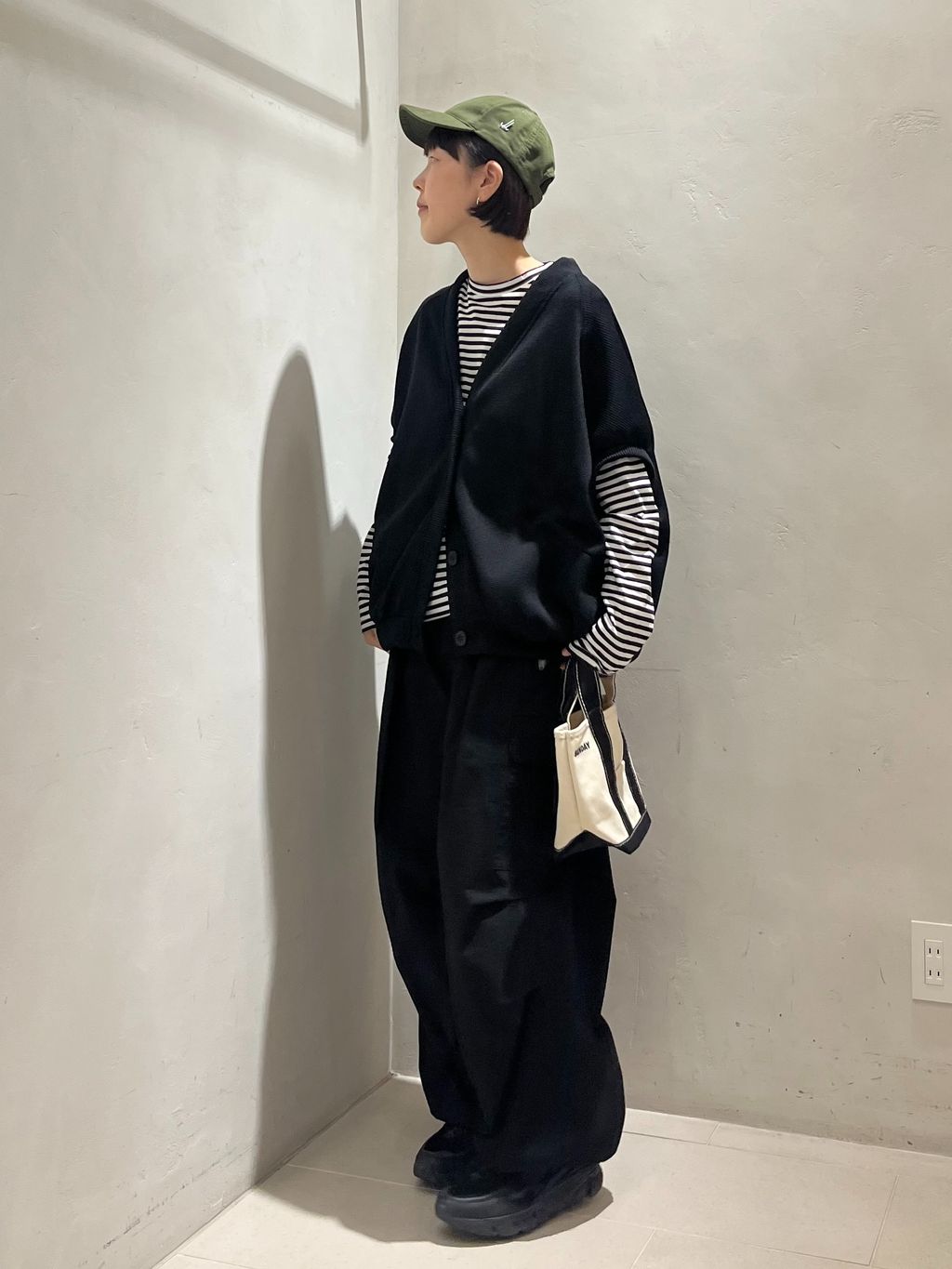 COGTHEBIGSMOKE】 NEELA PUFFSLEEVE CARDIGANのコーディネートスナップ