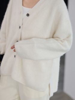 ≪予約≫FOX/CAS Vネック カーディガンのコーディネートスナップ
