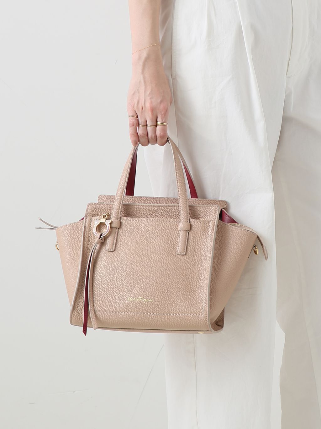 FERRAGAMO/フェラガモ】 Amy 2wayバッグのコーディネートスナップ