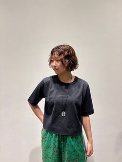 Flowerプリント サイドラインパンツのコーディネートスナップ（higashi