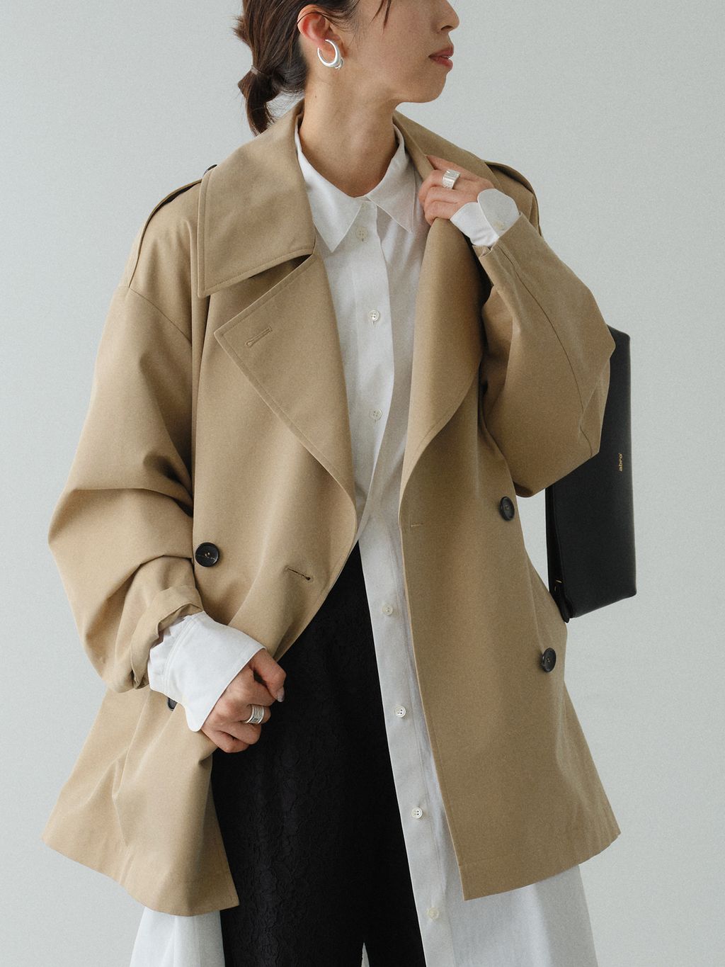 ショート トレンチコートのコーディネートスナップ（S.Risa）｜VERMEIL