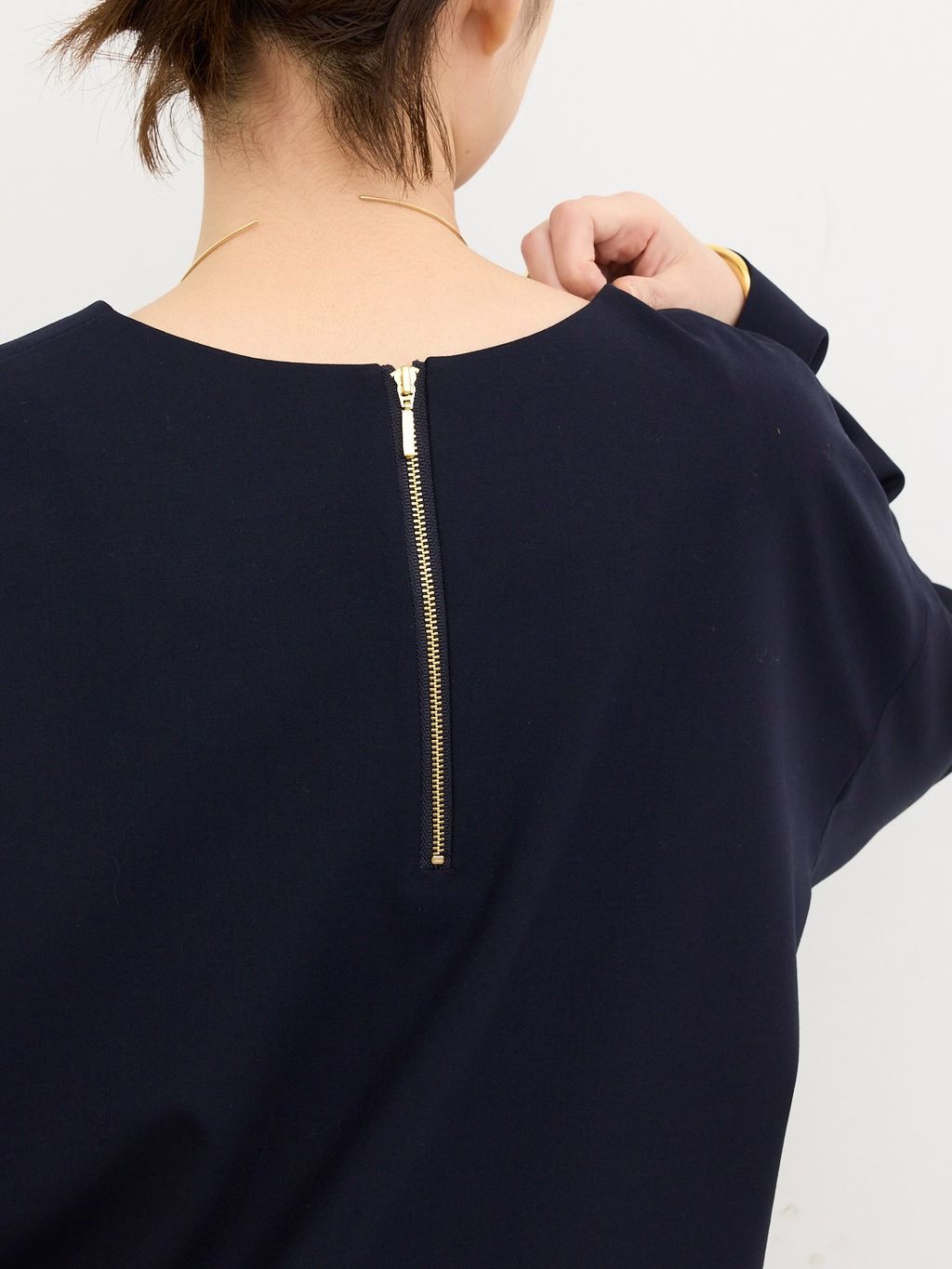 COL PIERROT/コル ピエロ】 Back Zip V-neck Blouseのコーディネート