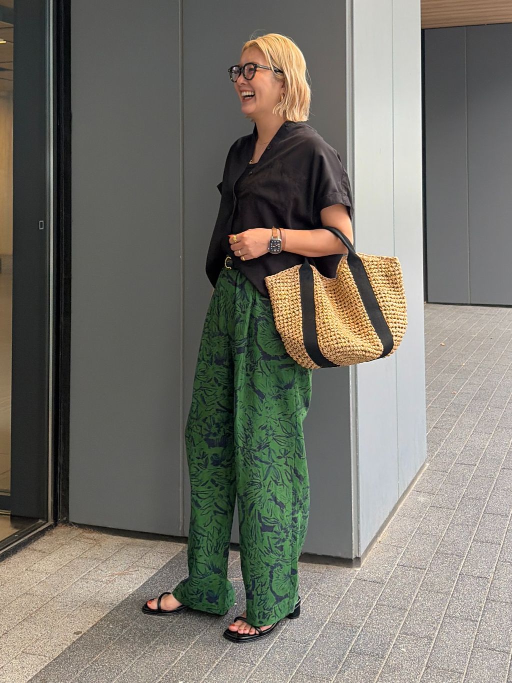 :*様 BESS NYCスタッズ付きオリーブグリーンショートパンツ 手洗い可 / ストロークプリントイージースラックスのコーディネート