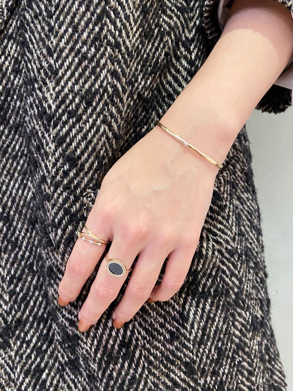 10th2.5パイプダイヤCガタバングル K10のコーディネートスナップ