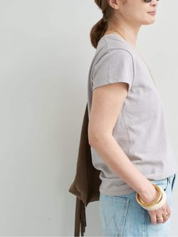 CALUX/キャラクス】 Vネック Tシャツのコーディネートスナップ（MIZU