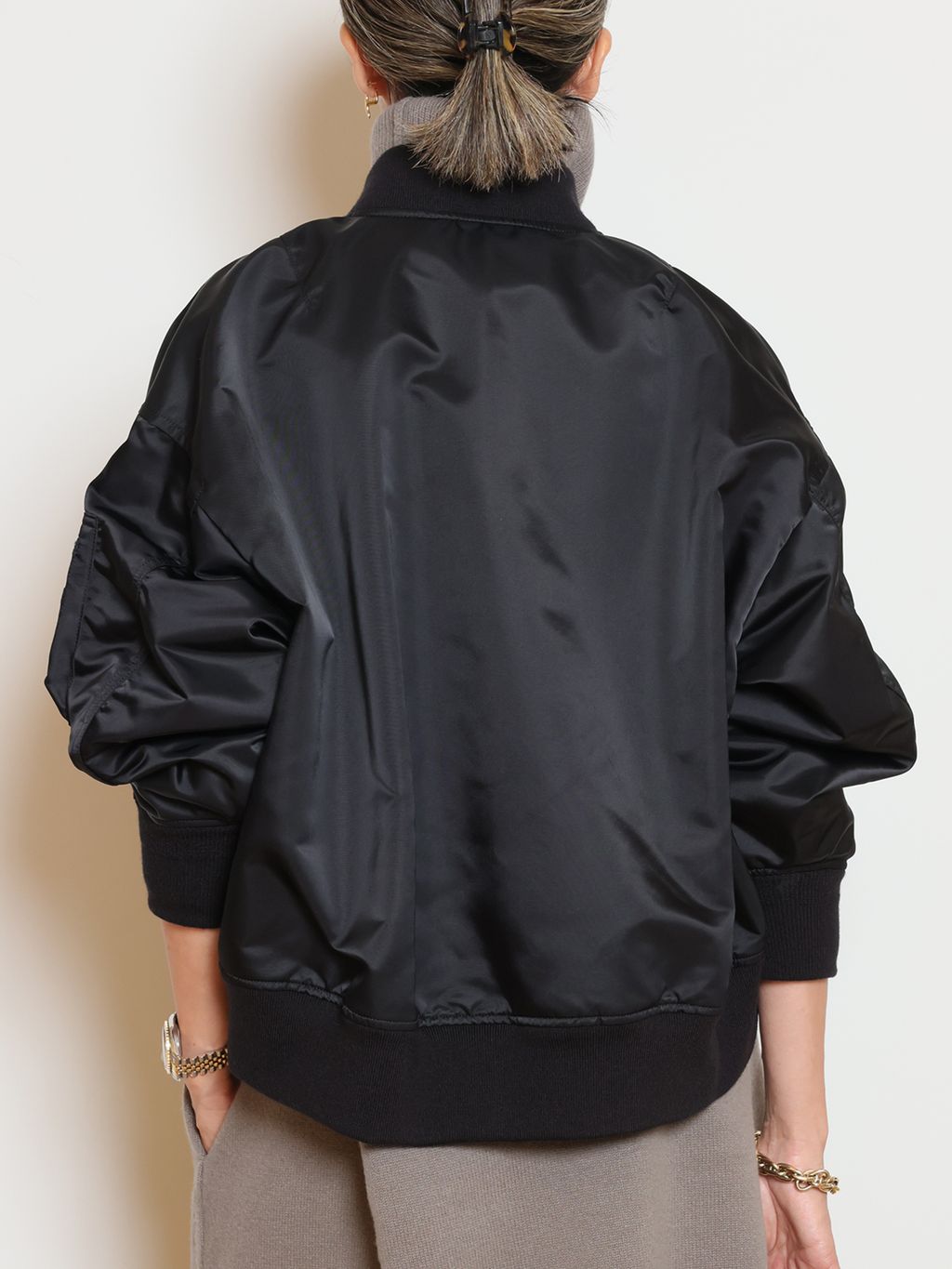 ミドルゲージタートルニットのコーディネートスナップ（MUSE）｜MUSE