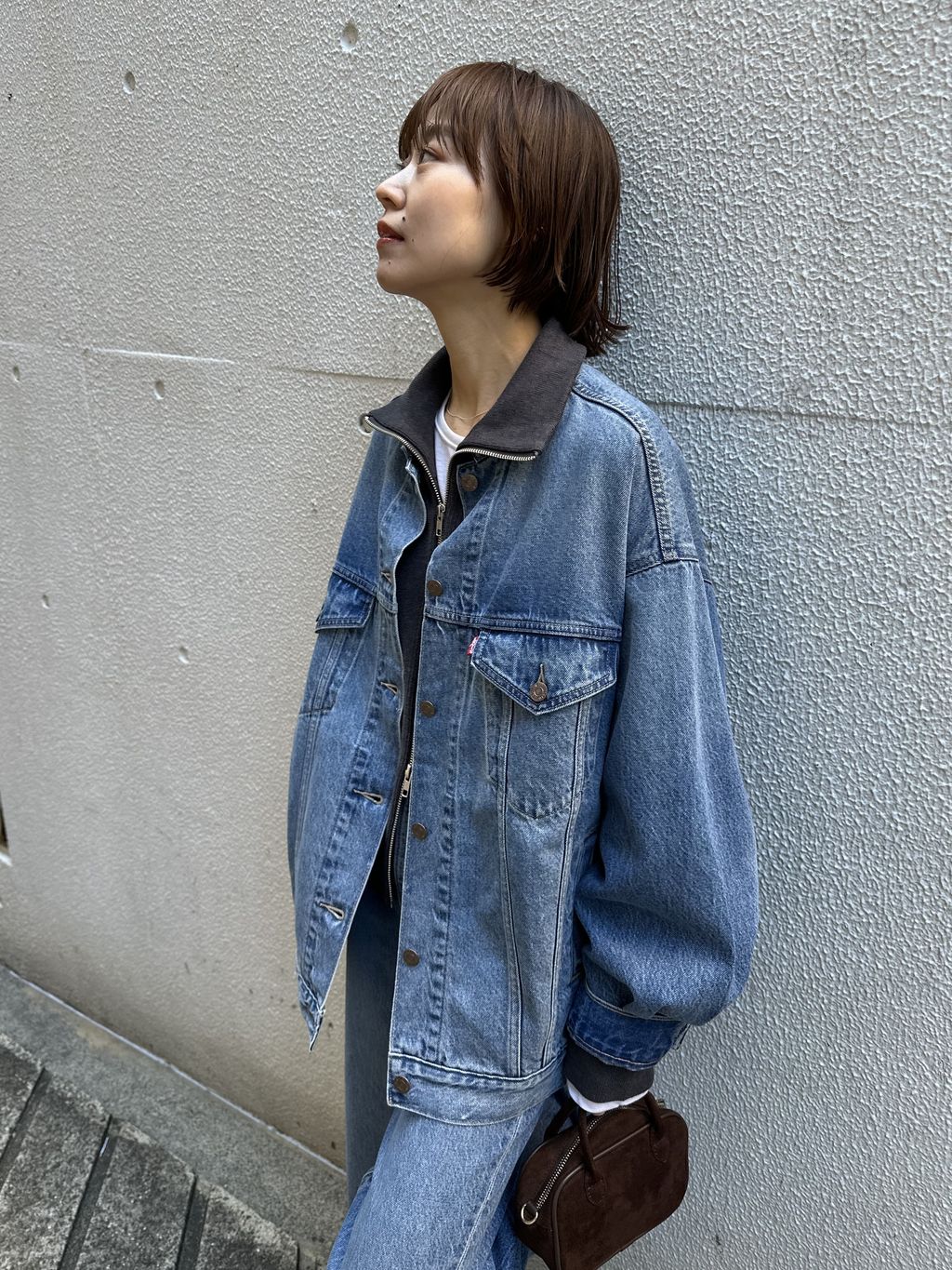 予約》［26SS新作］別注【LEVI'S】COLLARLESS XL TRUCKER：デニム