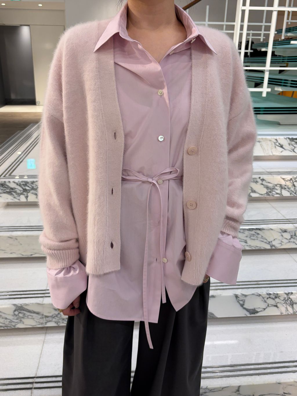 予約》IENA LA BOUCLE フォックス カシミヤ Vカーディガンの