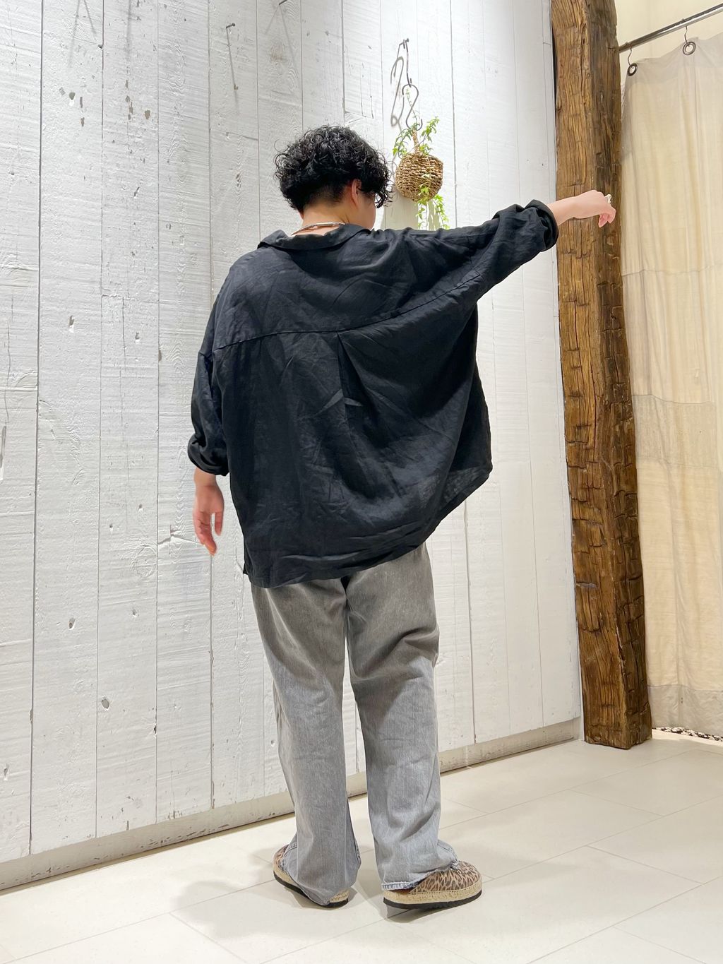 追加予約》リネンワッシャー スキッパーシャツのコーディネート