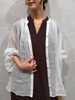 リネン混キーネックコクーンワンピースのコーディネートスナップ（hagi