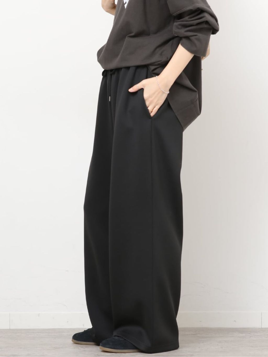 ソフトダンボールイージーパンツのコーディネートスナップ（misato