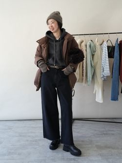 フェザーライト撥水パッファーダウンのコーディネートスナップ（IORI