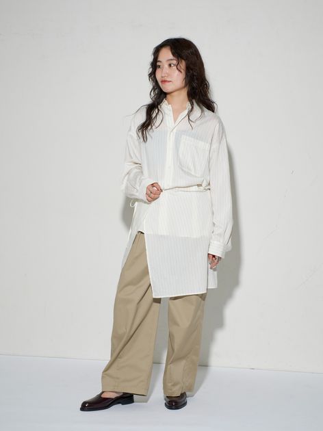 GRISEレザーARTISANフラワーカットフラットのコーディネートスナップ