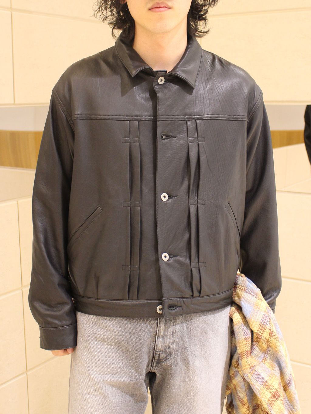 ニュージーランド ラムレザー トラッカージャケットのコーディネート