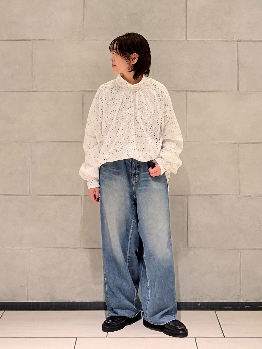 ローンレース ハイネックパフブラウスのコーディネートスナップ（AT