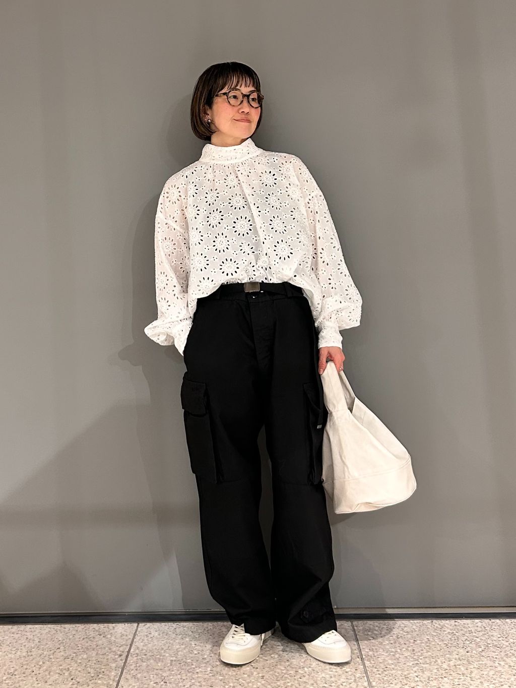 ローンレース ハイネックパフブラウスのコーディネートスナップ（E.O