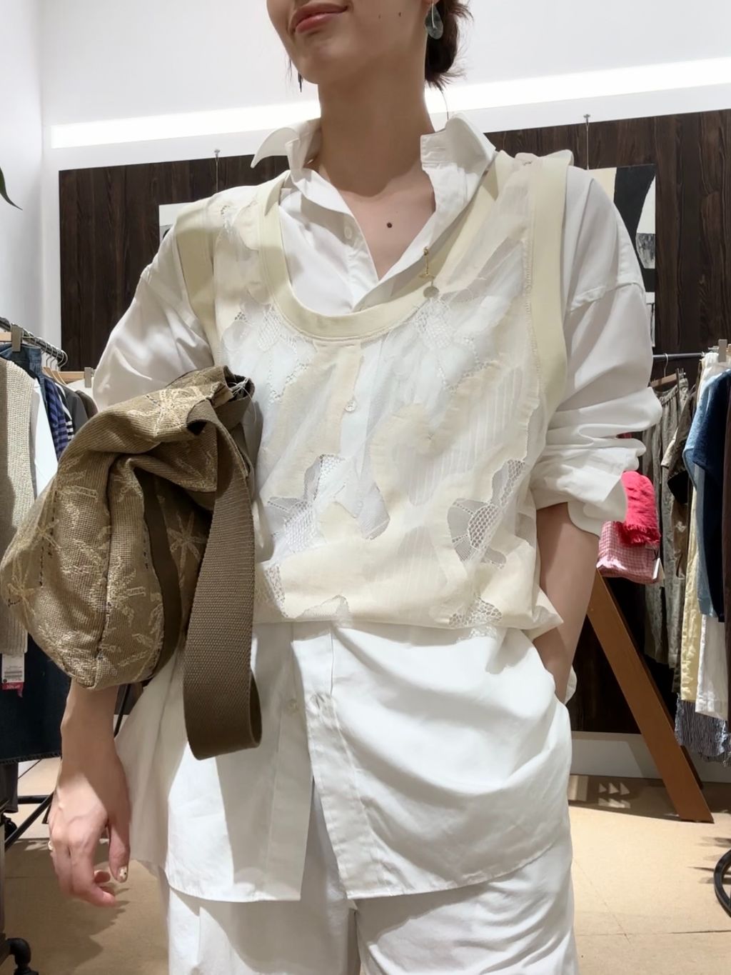 ≪追加≫ESTHE OVERSIZED SHEER LACE ベストのコーディネートスナップ