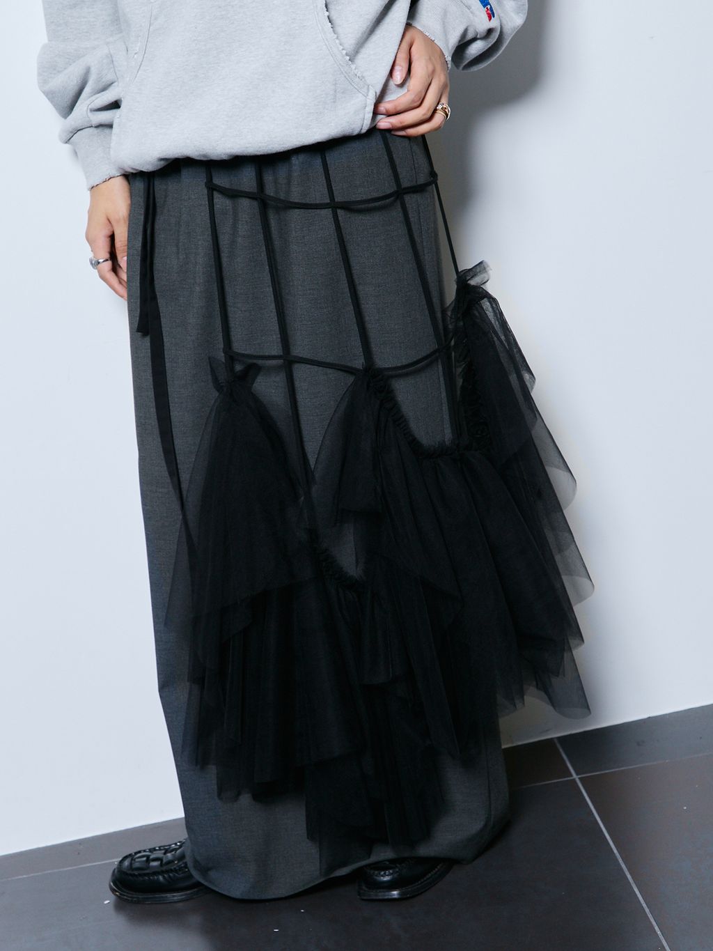 MARGE 別注 TULLE BONE WRAP スカートのコーディネートスナップ（MOENO