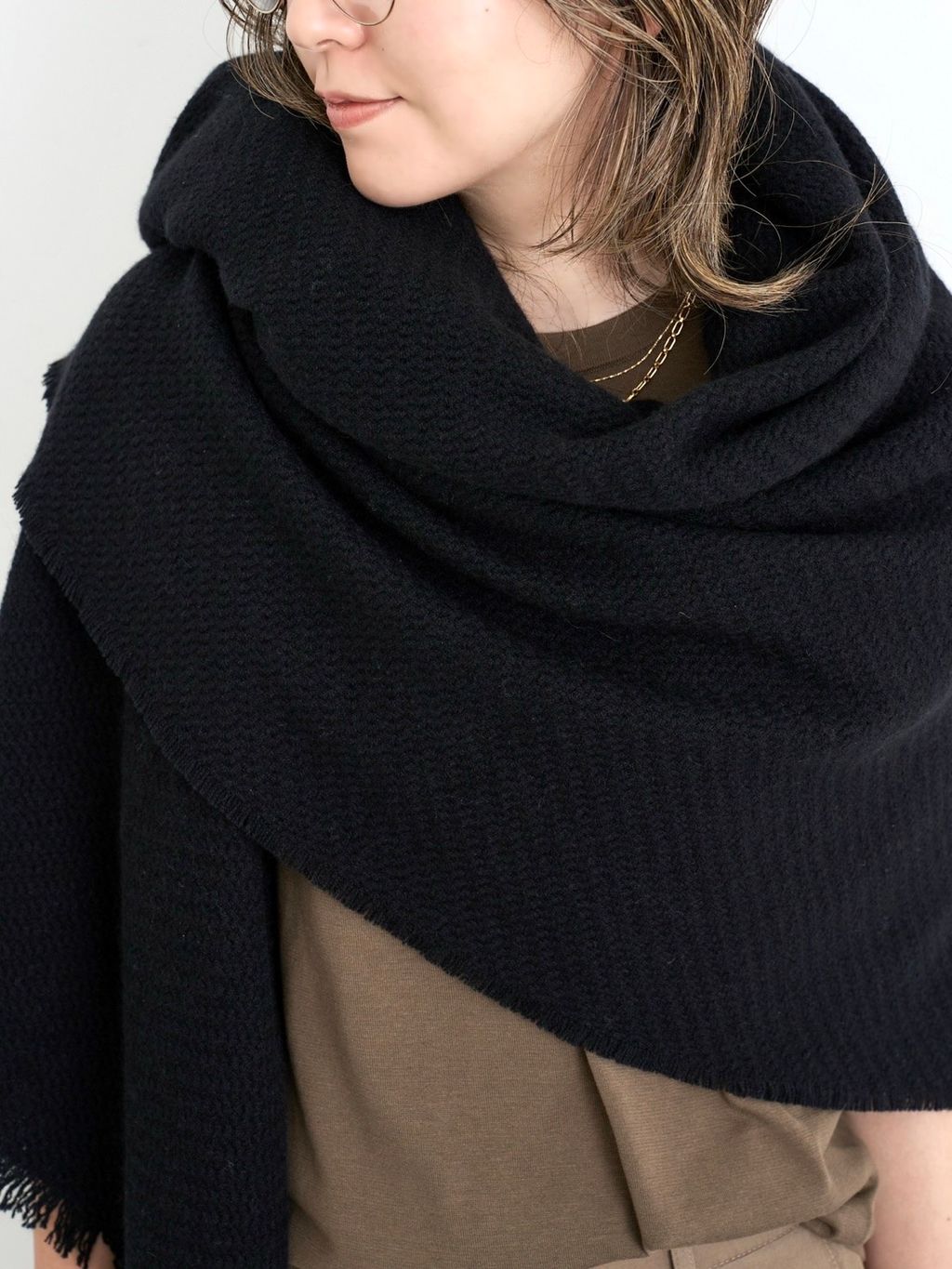 ALONPI/アロンピ】CASHEMERE STOLEのコーディネートスナップ（BUYER.N