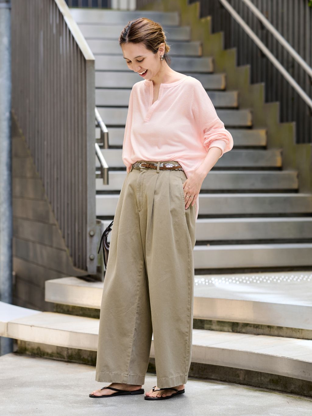 ≪追加予約≫SLOUCHY LIGHT CHINO パンツ 2のコーディネートスナップ
