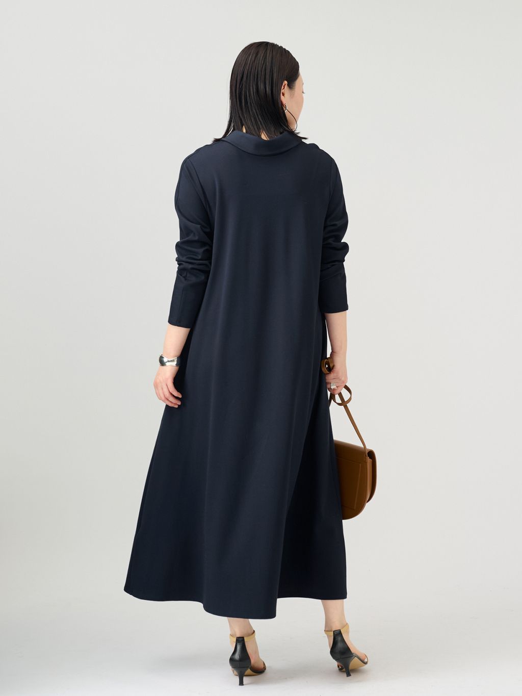 追加2予約》2WAYロールカラーワンピースのコーディネートスナップ