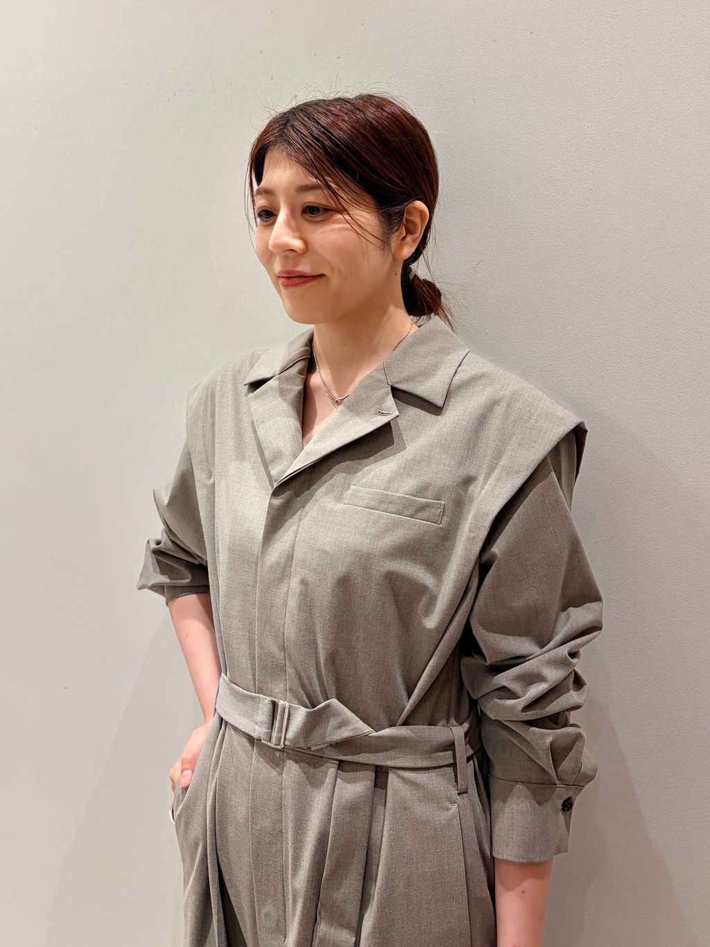 オープンカラーオールインワンのコーディネートスナップ（Kaori