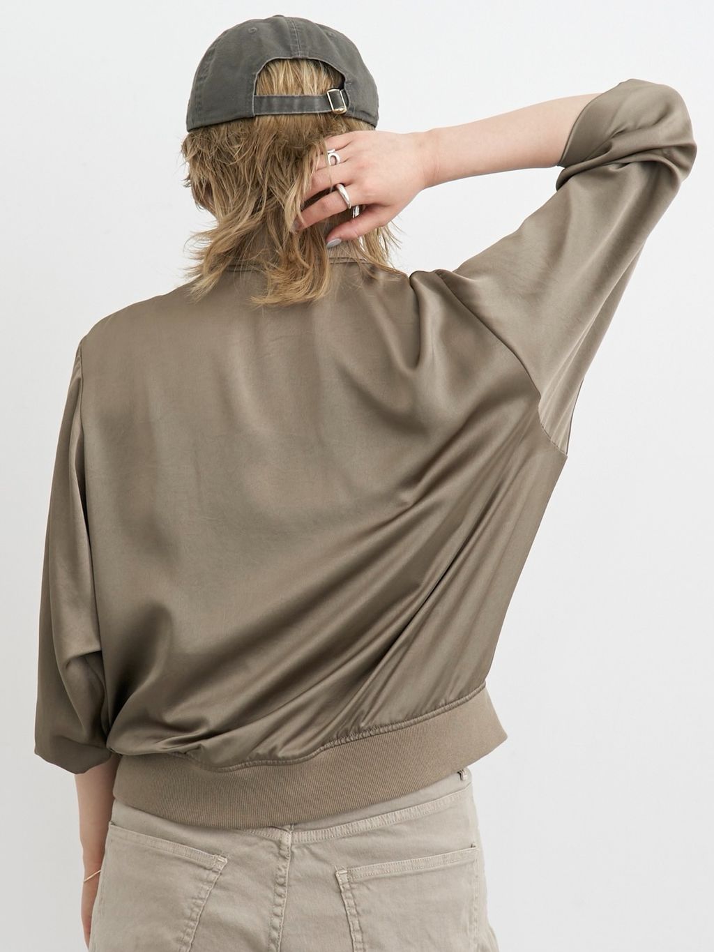 Satin Blousonのコーディネートスナップ（STAFF.K）｜L'Appartement