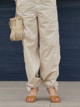 ズボンを履いた男性

AI 生成コンテンツは誤りを含む可能性があります。