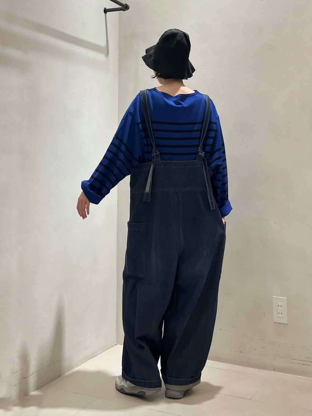 10OZデニムタックサロペットのコーディネートスナップ（K.M）｜journal