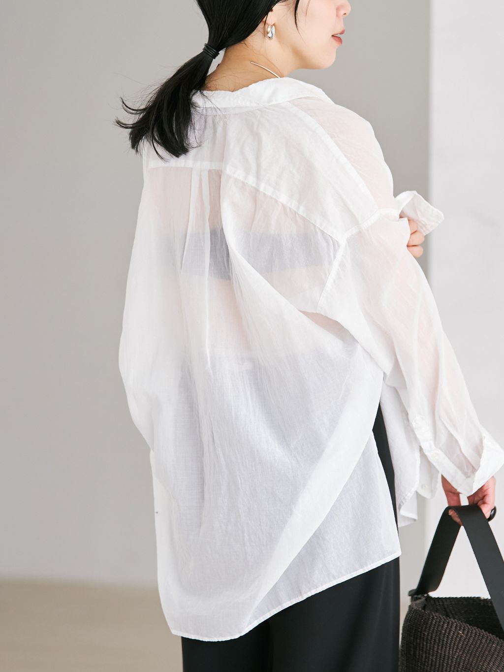 追加予約》fluffy sheer シャツ 2のコーディネートスナップ（midori