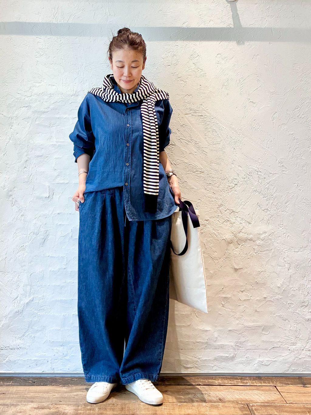 10OZデニム シフトパンツのコーディネートスナップ（H.M）｜journal