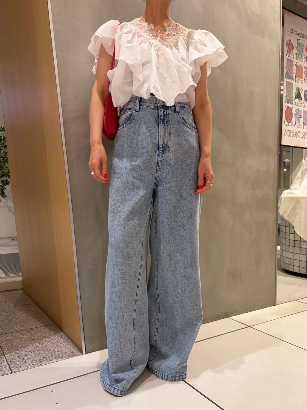 IENA LA BOUCLE レース Vネックブラウスのコーディネートスナップ