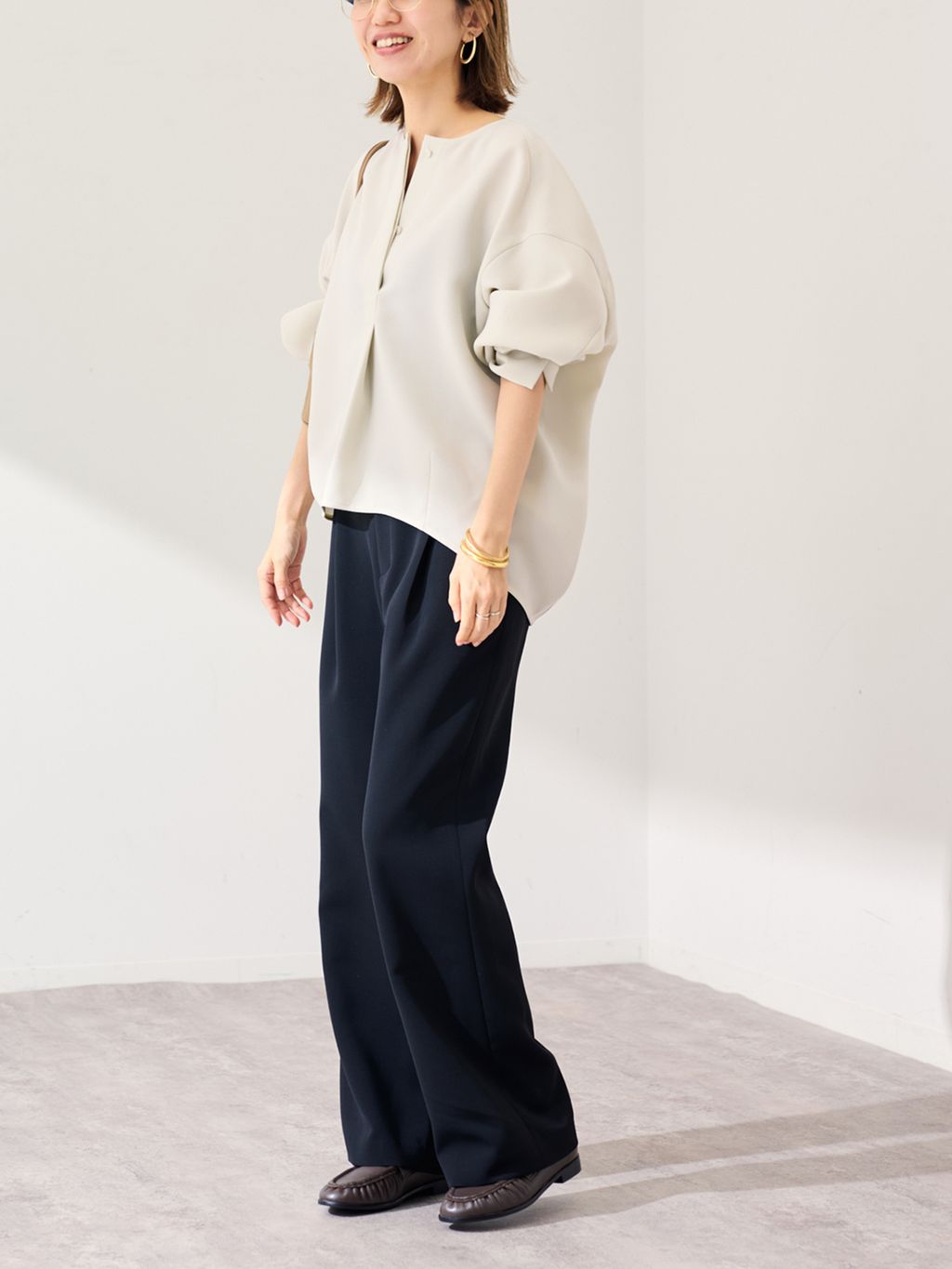 ライトダブルクロスコクーンブラウスのコーディネートスナップ（tomo