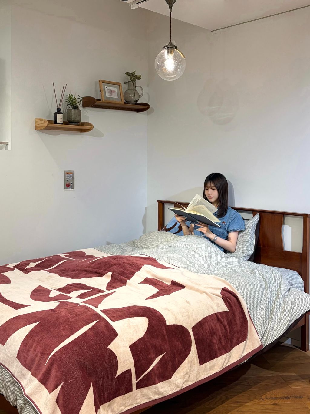 JOURNAL STANDARD FURNITURE