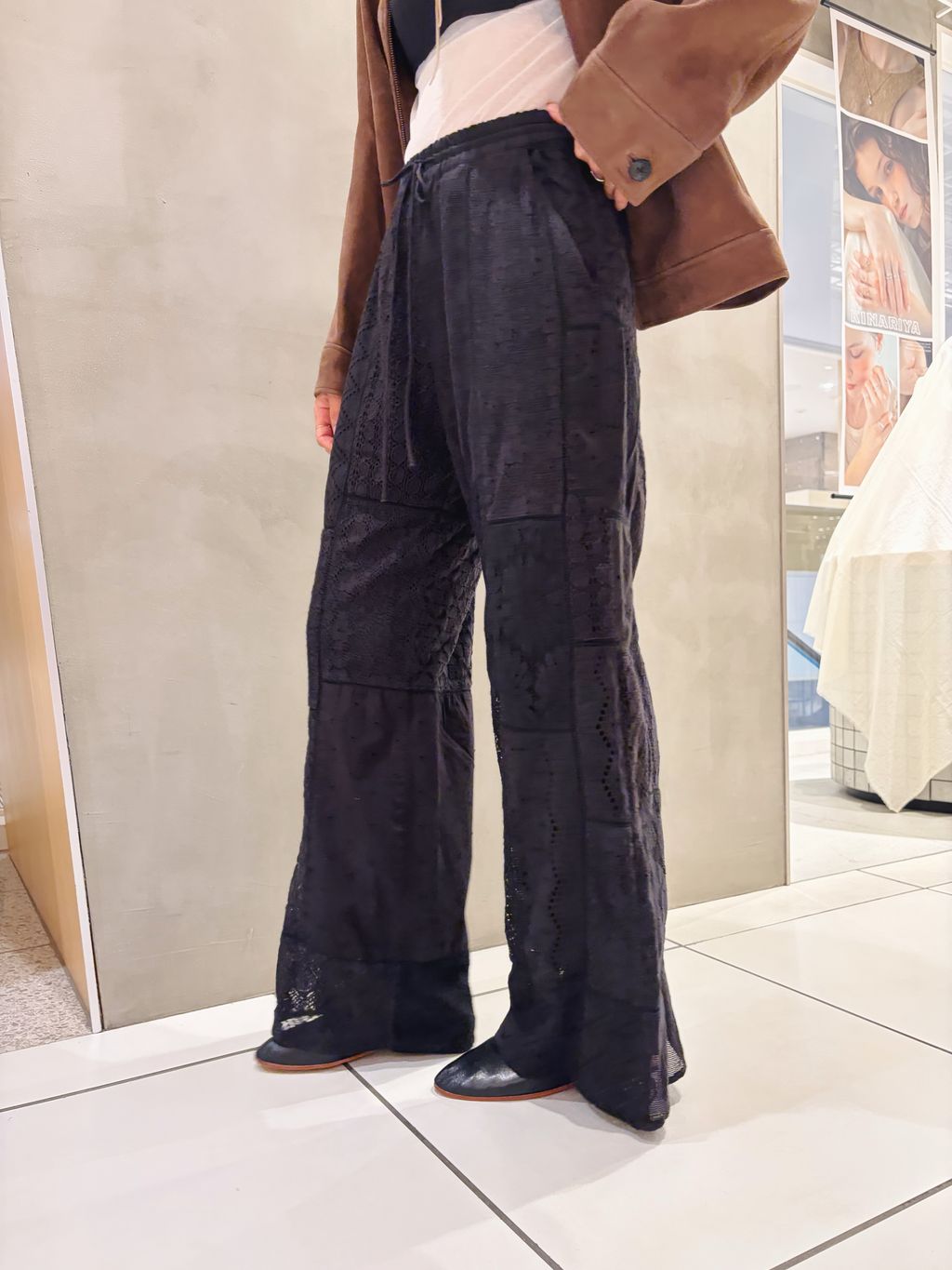 IENA LA BOUCLE レースアソートイージーパンツのコーディネート