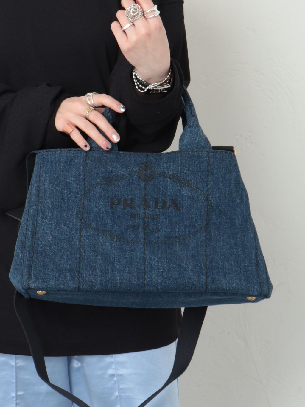 PRADA/プラダ】Canapa tote 36 2way denimのコーディネートスナップ