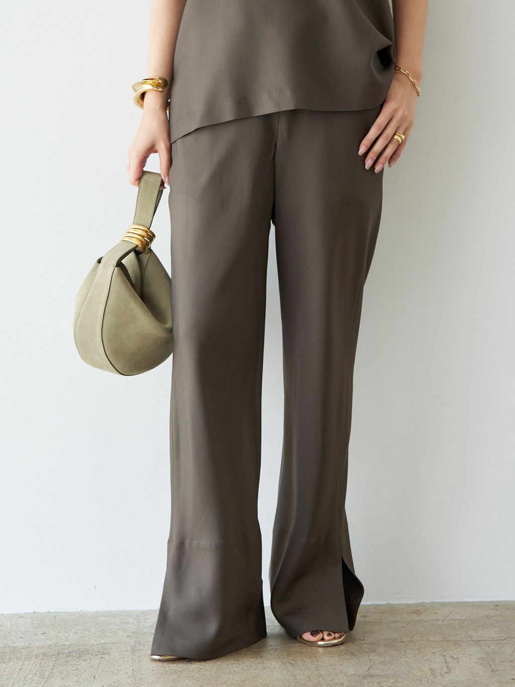 Raspail/ラスパイユ】Standard Silk Pantsのコーディネートスナップ
