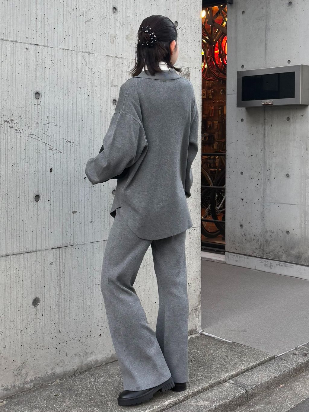 2点SET ジップニットシャツ×パンツセットアップのコーディネート