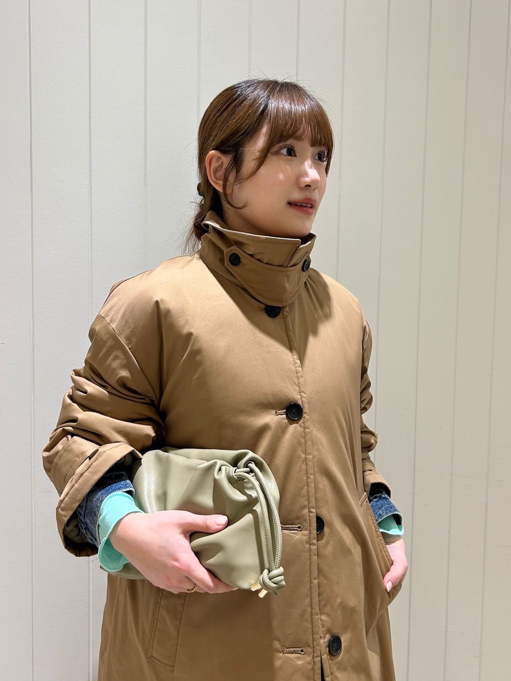 撥水中綿ステンカラーコートのコーディネートスナップ（hina）｜SLOBE