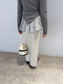 angielala LULU ペプラムスウェットのコーディネートスナップ（emi