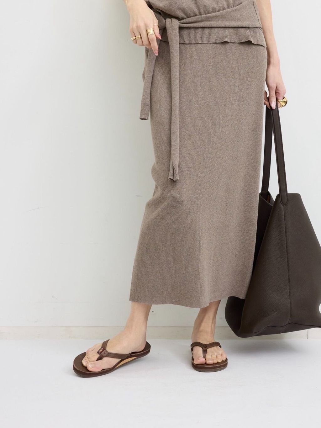BELTED WRAP KNITのコーディネートスナップ（STAFF.S）｜L