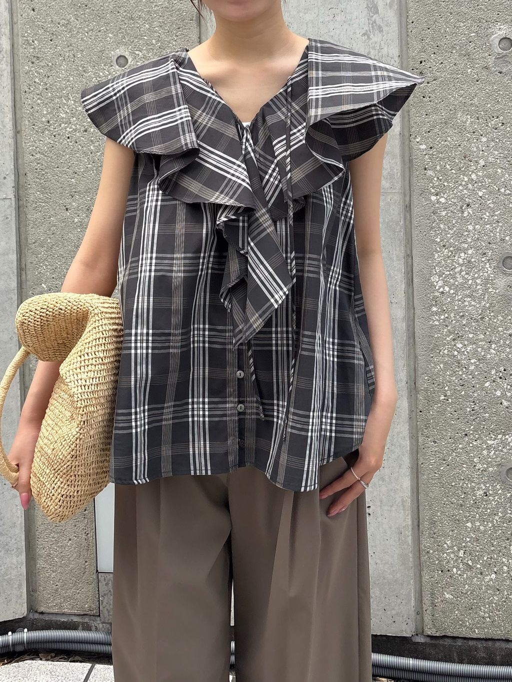 コットンラッフルブラウスのコーディネートスナップ（suzuna）｜SLOBE