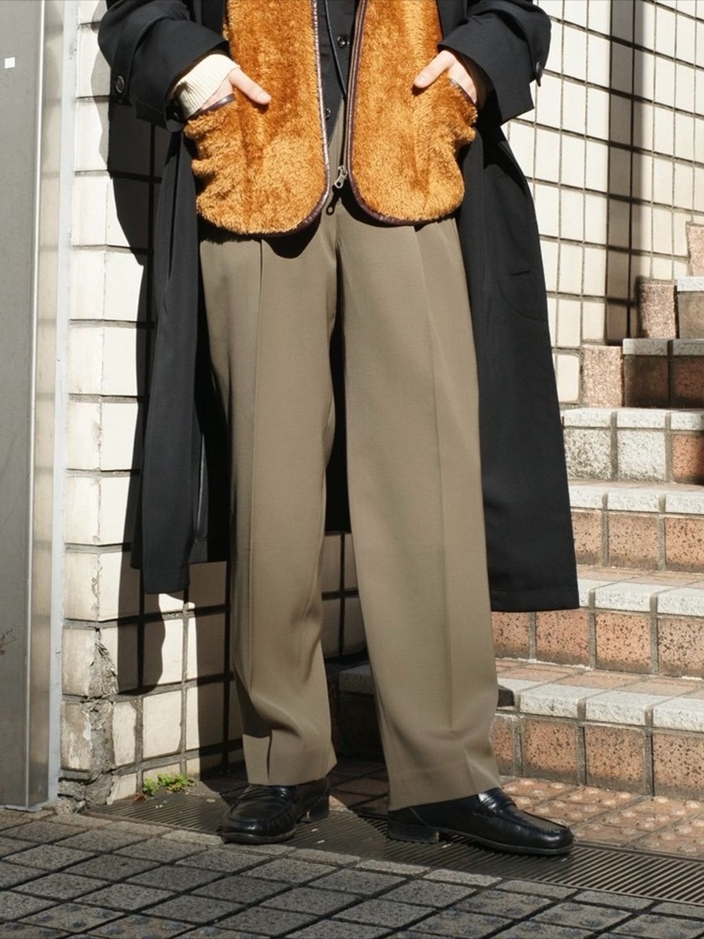 パイピング ファー ベストのコーディネートスナップ（りんたろう