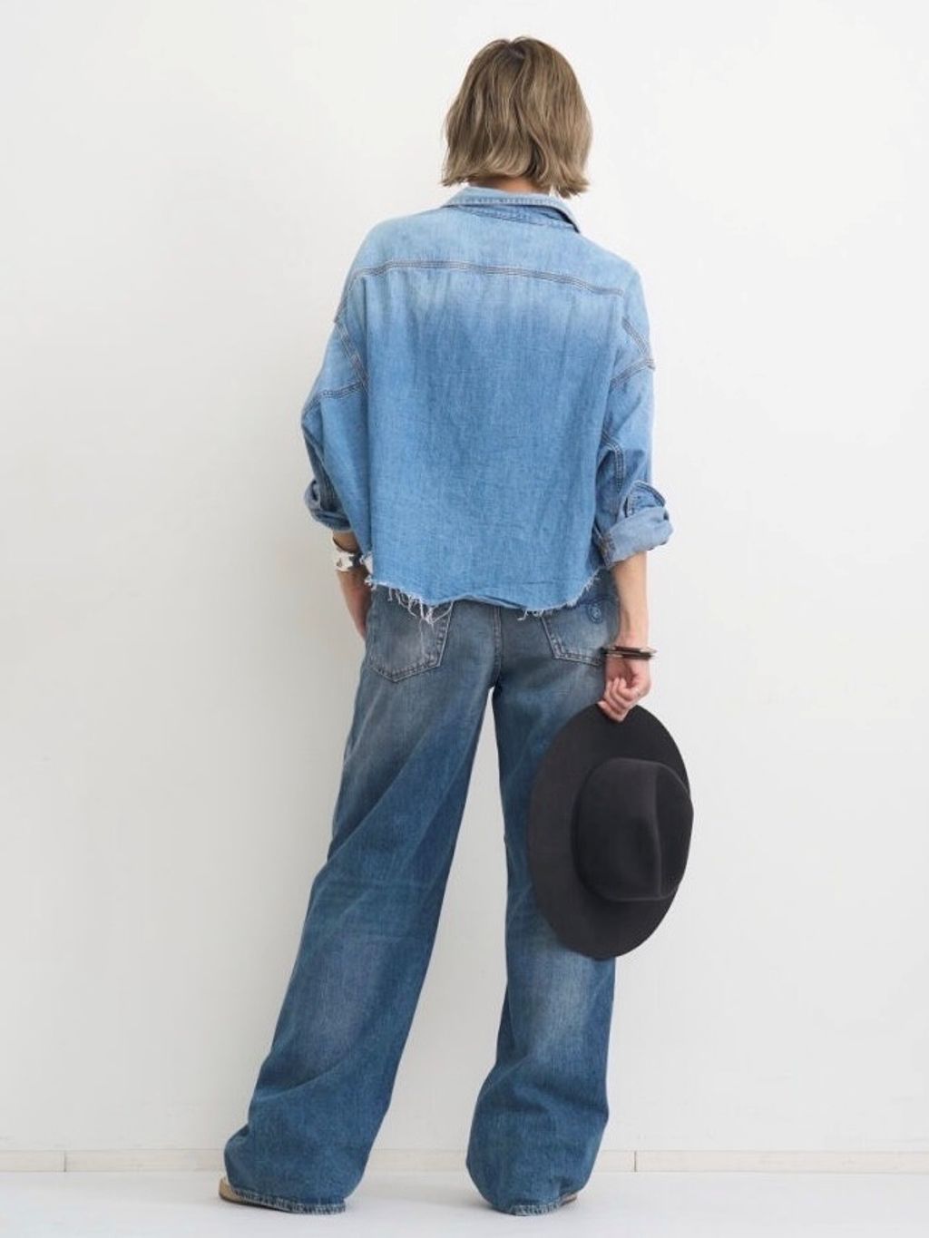 R13/アールサーティーン】 CROPPED DENIM SHIRTのコーディネート