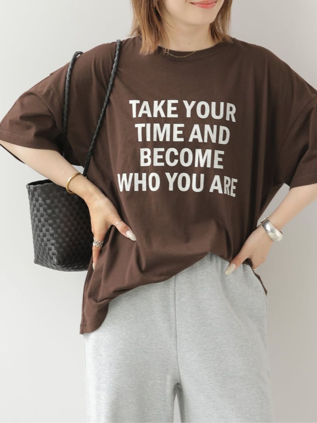 予約》メッセージロゴTシャツのコーディネートスナップ（makoto