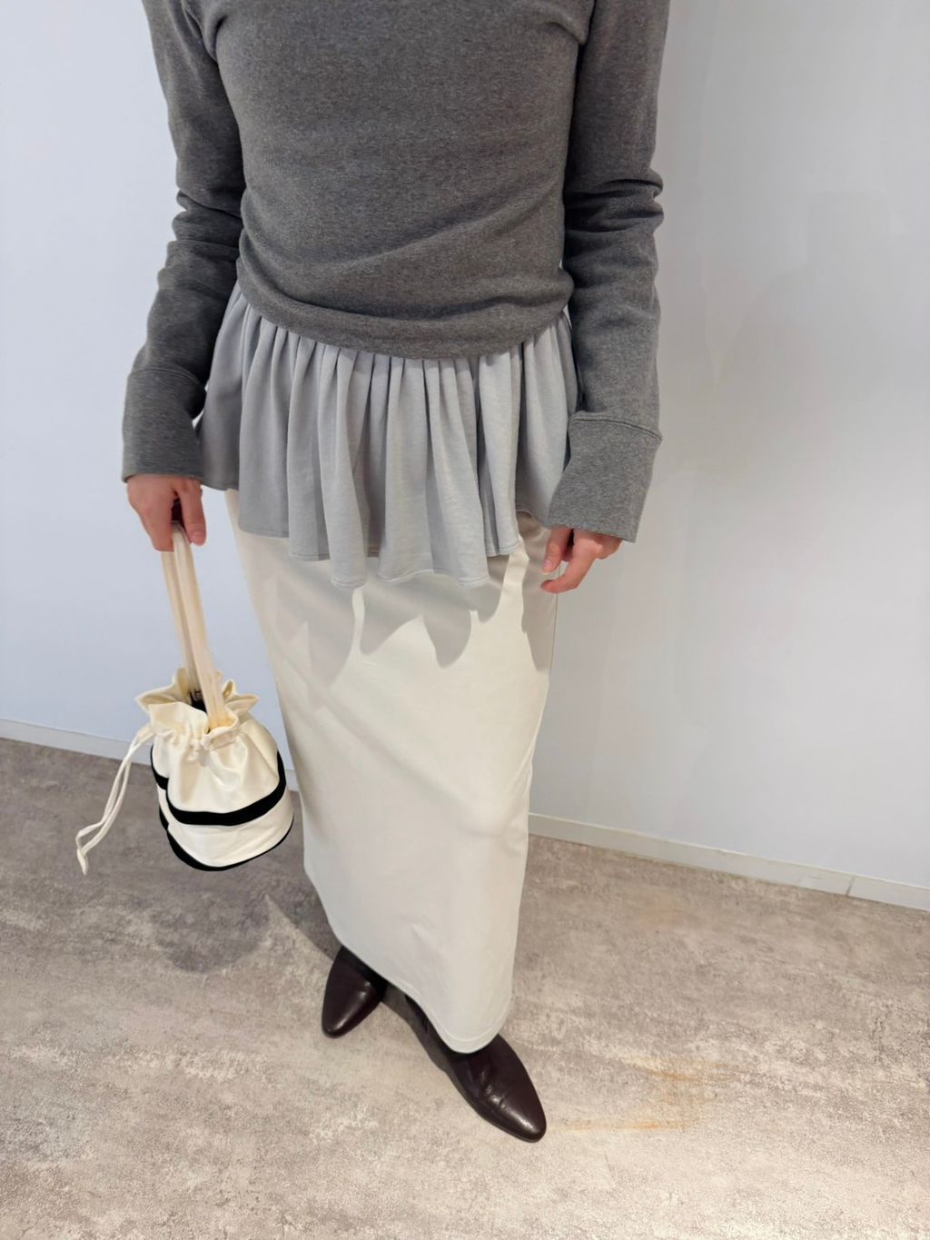 angielala LULU ペプラムスウェットのコーディネートスナップ（emi