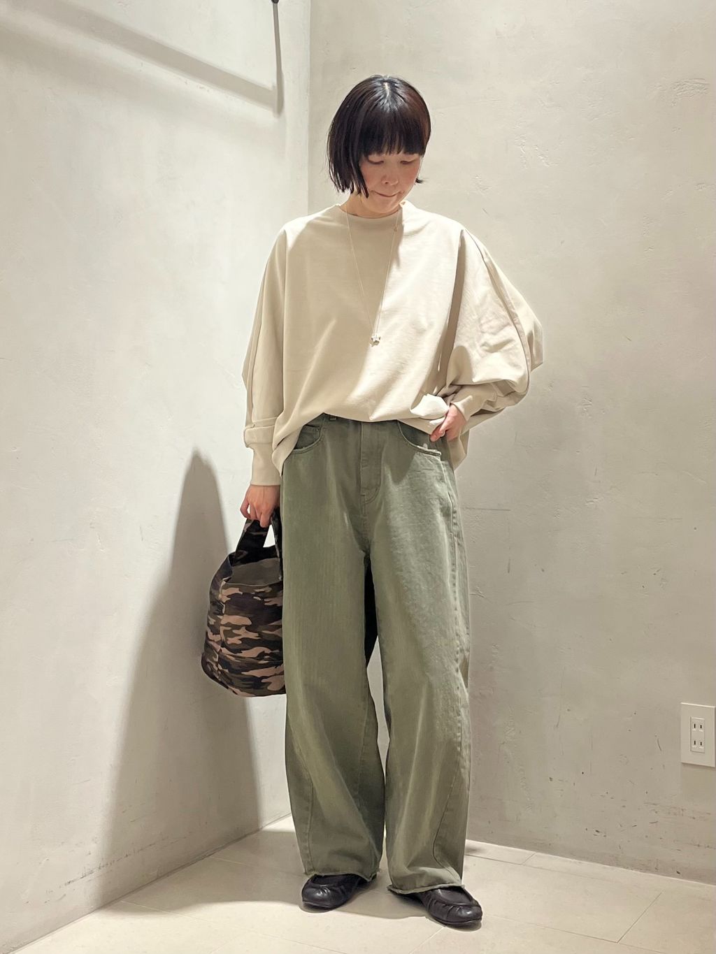 デラヴェジャージ カイトプルオーバーのコーディネートスナップ（K.M