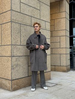 E. トリプルパイル ローブ コートのコーディネートスナップ（こあ