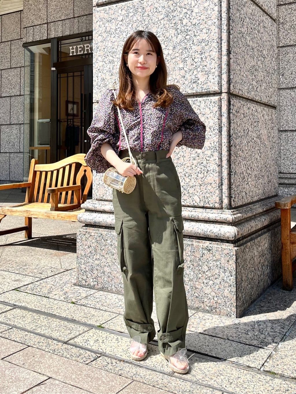 IENA LA BOUCLE リバティプリントブラウスのコーディネートスナップ